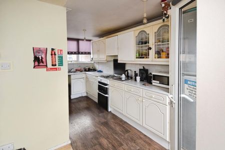 3 bedroom terraced house to rent - Photo 5