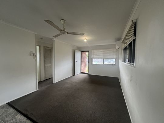 Fully Airconditioned 2 Bedroom Unit Ideally Located to Mt Pleasant Shopping Centre & Schools! - Photo 1