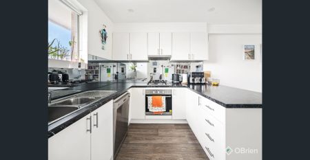 Beachside Living in Parkdale. - Photo 2