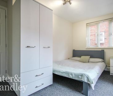 1 bedroom in a house share to rent - Photo 3