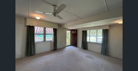 THREE BEDROOM HOME WITH SOLAR IN THE HEART OF WEST GLADSTONE IS AVAILABLE NOW! - Photo 3