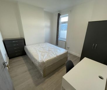 4 bedroom terraced house to rent - Photo 4