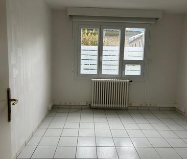 Location Appartement 4 pièces 77m² VILLEFRANCHE DE ROUERGUE 12200 - Photo 2