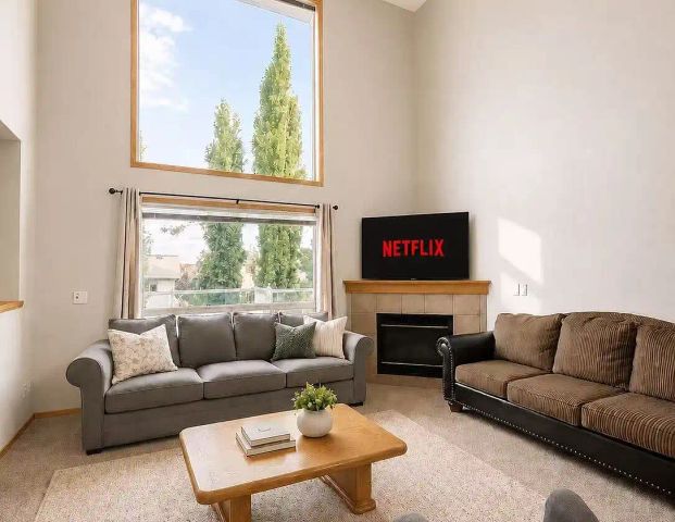 Fully Furnished 4-Bedroom Short-Term Rental – Arbour Lake — 4 Bedrooms+ Den House - Photo 1