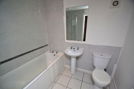 1 bed flat to rent in Cathcart Road, Glasgow, G42 - Photo 2