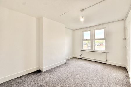 2 bed House Rectory Road, SS5 - Photo 4