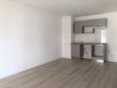 location Appartement T2 DE 43.4m² À AMIENS - Photo 3