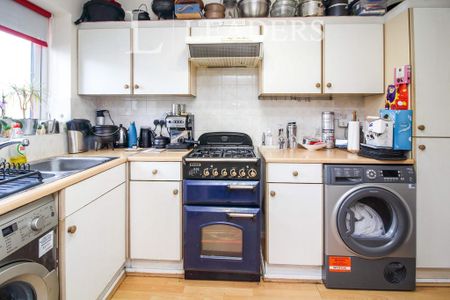 3 bedroom terraced house to rent - Photo 2