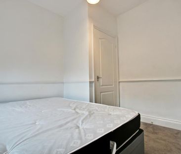 2 bedroom end of terrace house to rent - Photo 4