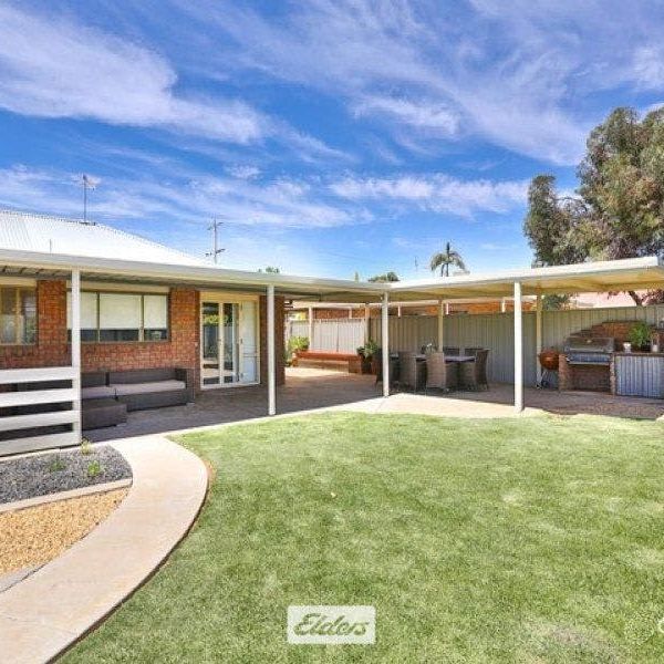 Spacious 3 Bedroom Home With Bonus Games Room - Photo 1