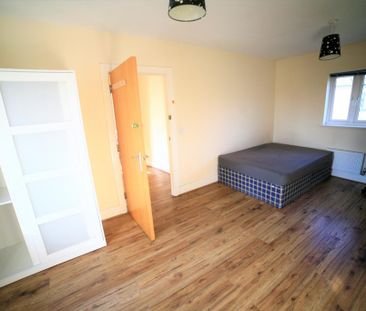 5 bedroom end of terrace house to rent - Photo 3