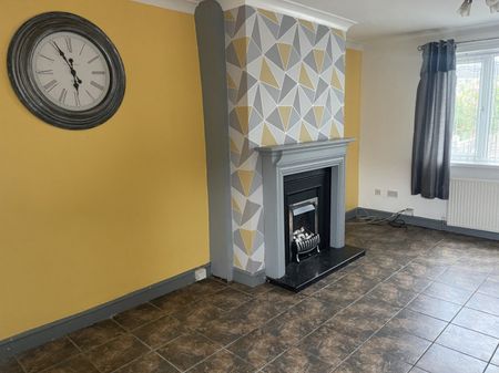 3 bed Terraced - To Let - Photo 5