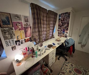 8 bedroom semi-detached house to rent - Photo 1