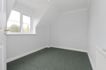 4 bedroom detached house to rent - Photo 2