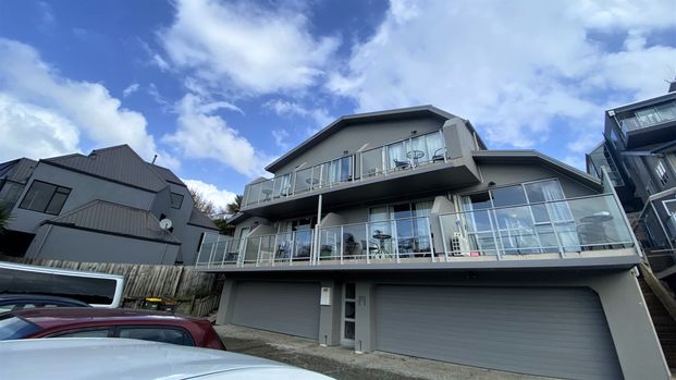 One bedroom apartment with river views - Photo 1