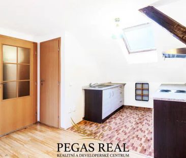 Pronájem bytu 1+kk se spací galerií, 30 m - Photo 1