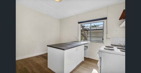 Large top floor apartment - pet friendly - Photo 3