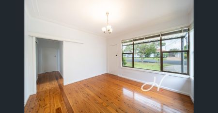 FRESHLY PAINTED & NEW CARPET 3 BEDROOM HOME! - Photo 2