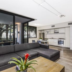 3month lease only 2 bedroom furnished - Photo 2