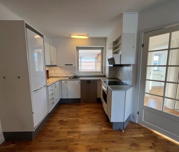 Skøn 3 vær. lejlighed på 81 m2 med stor syd/vestvendt altan. - Photo 5