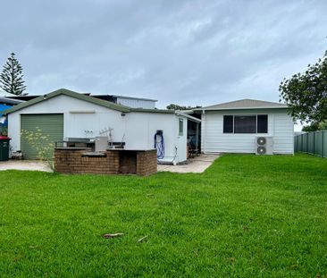 4 Bedrooms - 2 Bathroom - Located Opposite Beach - Fantastic Location - Photo 2