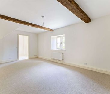 Immaculate Farmhouse in the heart of the village of Idbury. - Photo 6