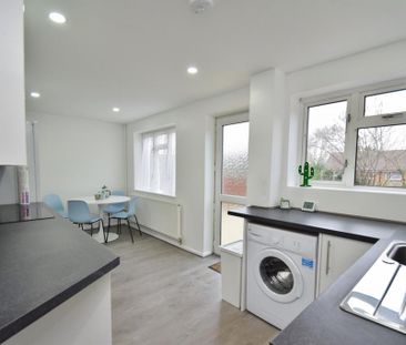 4 bedroom semi-detached house to rent - Photo 6