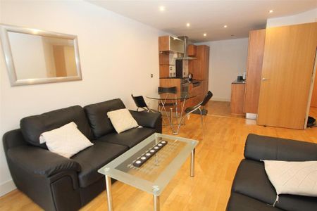 2 bedroom flat to rent - Photo 2