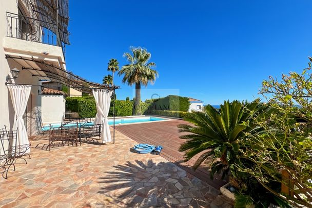 NICE OUEST ST ANTOINE DE GINESTIERE SUPERBE VILLA AVEC PISCINE - Photo 1