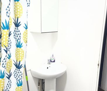 Room in a Shared Flat, Hainault Road, E11 - Photo 4