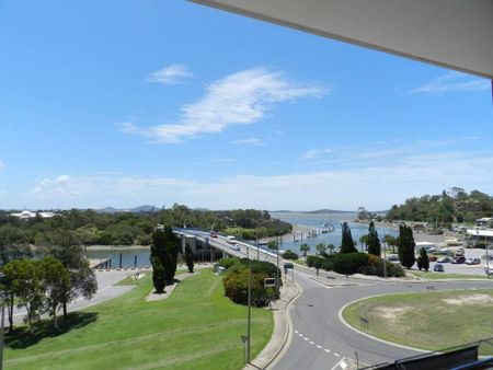 Stylish Apartment over looking the water - Photo 3