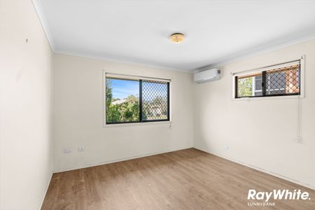 Charming Lowset Home in Quiet Street - Photo 3