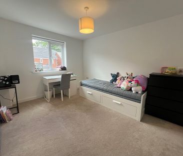 4 bedroom semi-detached house to rent - Photo 4