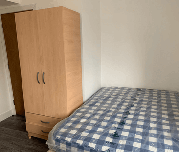 small size studio flat ideal for single working person-£900 - Photo 2