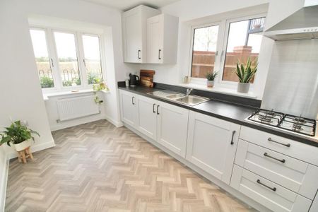 3 bedroom detached house to rent - Photo 2