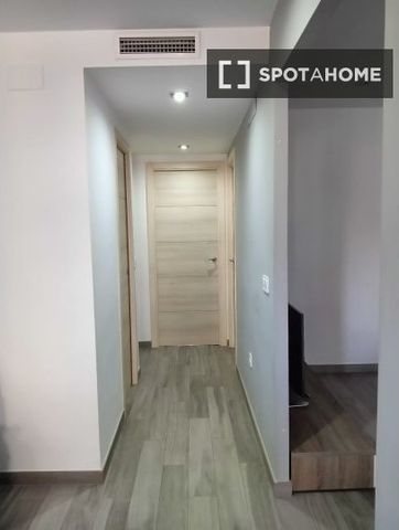 valencia, Valencian Community 46023 - Photo 4