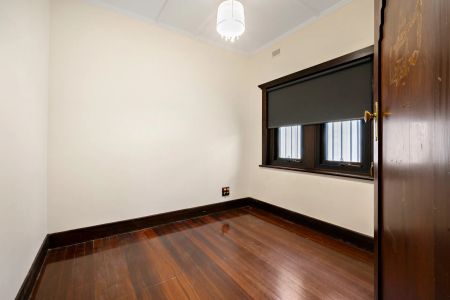 Timeless Tudor Elegance with Modern Luxury - Photo 5