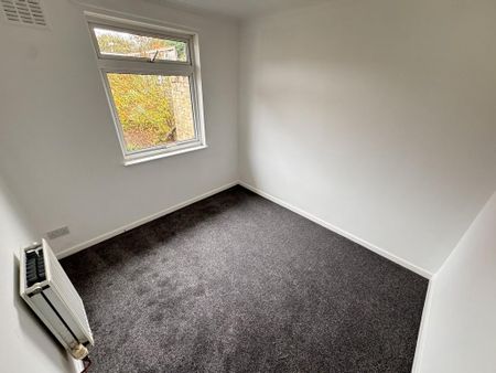 2 bedroom semi-detached bungalow to rent - Photo 4