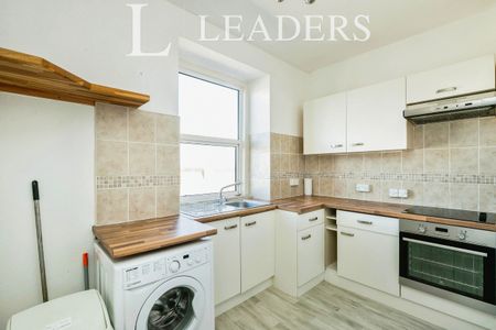 2 bedroom apartment to rent West Parade, Bexhill-on-Sea, East Sussex, TN39 - Photo 5