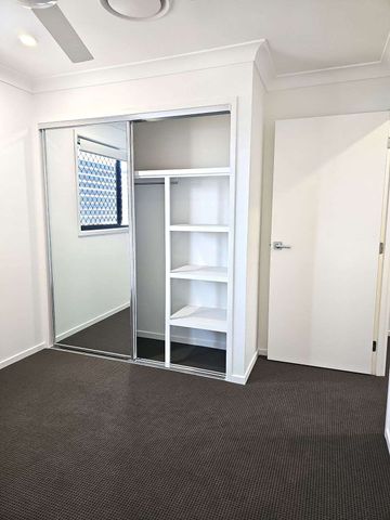 GREAT LOCATION-NEAR NEW FULLY DUCTED 3 BED 2 BATH TOWNHOUSE - Photo 5