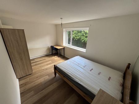 3 bedroom flat to rent - Photo 3