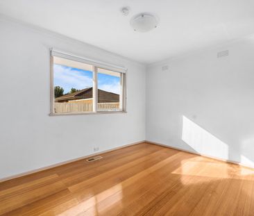 Bright and Spacious Family Home in a Sought-After Location - Photo 6