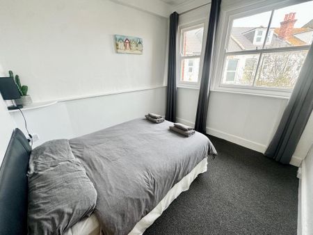 2 bedroom flat to rent - Photo 3