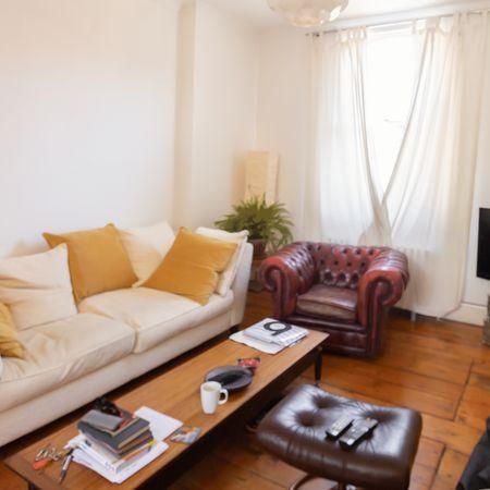 4 bedroom terraced house to rent - Photo 1