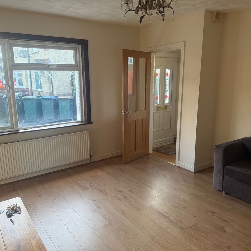 3 Bed End Terrace, Grapes Close, CV6 - Photo 1