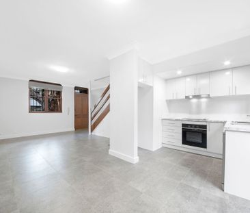 Beautiful 2 Bedroom Townhouse near Centrol - Photo 4