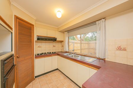 Neat 2-bedroom Unit available for rent **Available 20/11/2025 - Photo 2