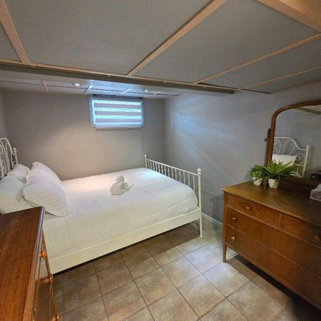 Beau 3 ½ tout inclus dans un sous-sol (bachelor) – Libre mi-octobre (Bail à durée déterminée / option long terme) - Photo 4