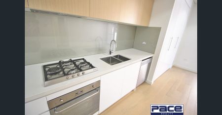 LUXURY TWO BEDROOM+STUDY APARTMENT NEAR STATION - Photo 2