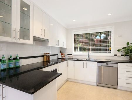 Quality Townhouse | 6 Month Lease Only - Photo 4